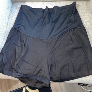🌈🌈 4/$20!! Maacie black maternity shorts!